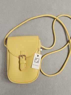 Pretty Persuasions Yellow Buckle Smartphone Crossbody Bag NWT
